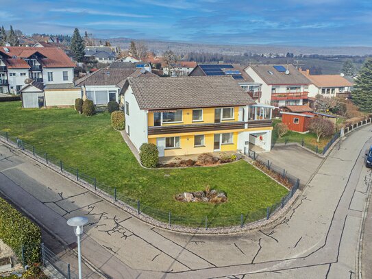 Exklusives Familienparadies in Lottstetten - Wohnen mit Alpenblick und großzügigem Garten