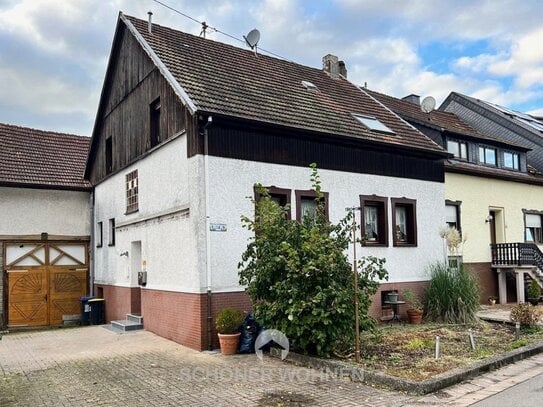 Nonnweiler-Kastel: Einfamilienhaus mit 4 Schlafzimmern und Scheune