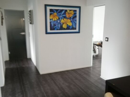 ***TOLLES WOHNAMBIENTE, 3 ZIMMER MIT BALKON, STELLPLATZ MÖBLIERT***