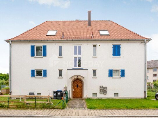 Haus im Haus! Stilvolle und große Wohnung mit fünf Zimmern, Garten und Terrasse