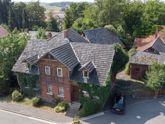 Historisches Einfamilienhaus mit Scheune und Schreinerwerkstatt in Meeder