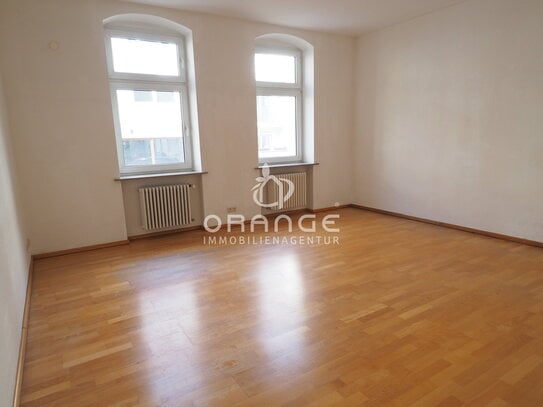 *** ULM-STADTMITTE: charmante 4-Zimmer-Wohnung mit Wintergarten und PKW-Stellplatz ***