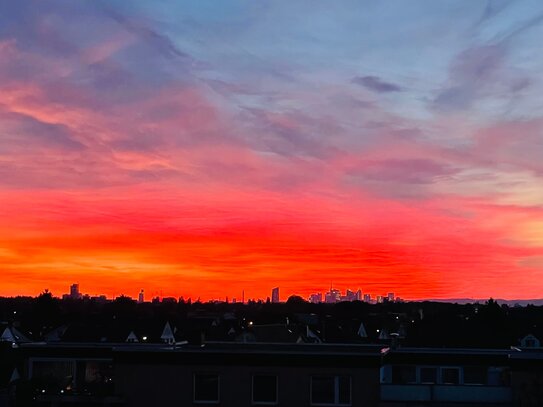 Lichtdurchflutete 3 Zimmer Penthouse-Wohnung mit Skyline-Blick