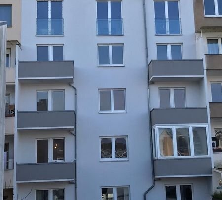 Penthouse, neuwertige 4 Zimmer-Whg. mit Terrasse + Einbauküche