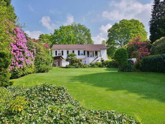 Freistehendes Einfamilienhaus auf Parkgrundstück in absoluter Bestlage des Haaner Musikantenviertels