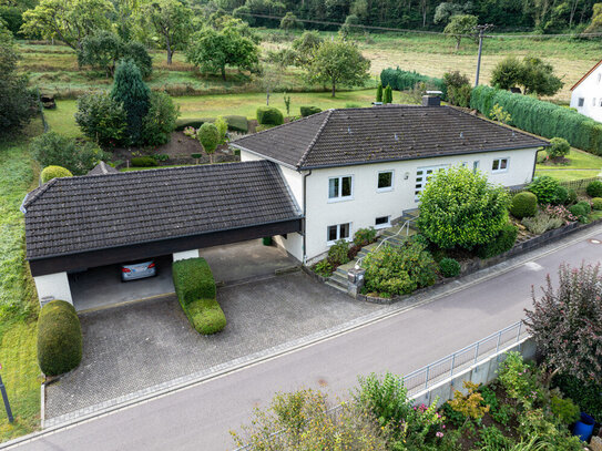 Gepflegtes Einfamilienhaus mit Doppelgarage und Carport in Biersdorf am See. Bitburg 5min