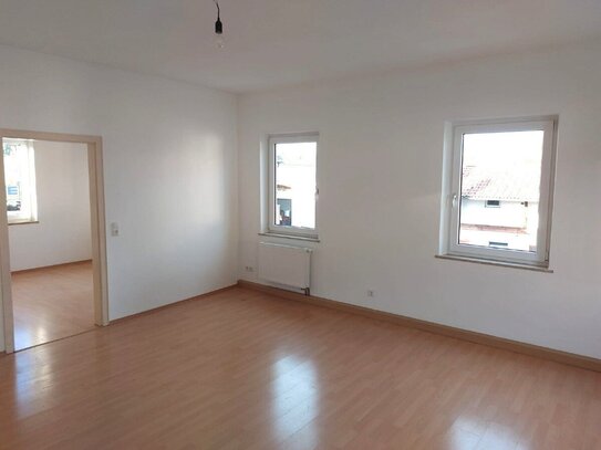 GROSSZÜGIGE MAISONETTE-WOHNUNG SUCHT NETTE BEWOHNER!!!