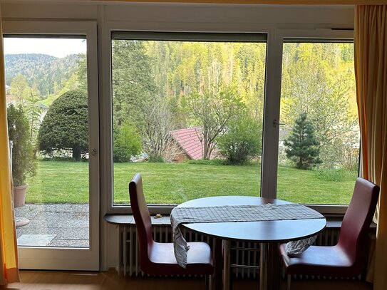 Schöne Wohnung mit Ausblick und Gartensitzplatz