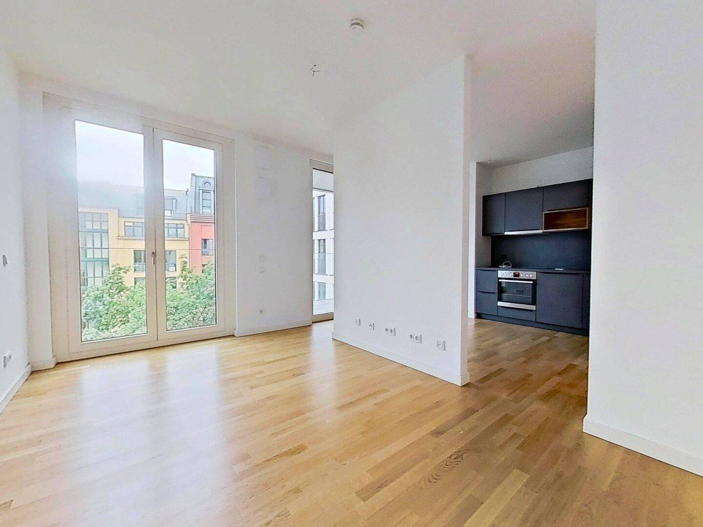 In direkter Nähe zum Hackeschen Markt: Exklusive 2-Zimmer-Neubauwohnung mit TERRASSE, EBK & hochwertigem Parkettboden - Foto 1