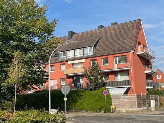 Modernisiertes Mehrfamilienhaus mit 11 Wohnungen und 12 Einzelgaragen in Geesthacht!