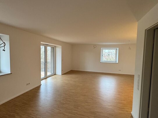 ZUR MIETE - 2-Zimmer-Wohnung mit Balkon in 97318 Kitzingen (WE 3-L09)