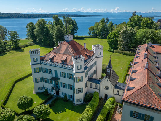 Schloss Possenhofen: Prachtvolle Beletage mit Seeblick samt Dachgeschoss