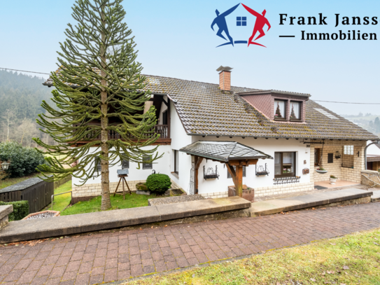 Freistehendes Einfamilienhaus mit Garten, Garage & Weitblick in Eisenschmitt