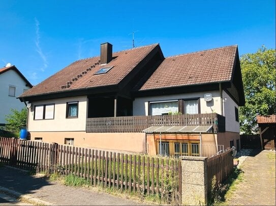 Sofort beziehbar! Gepflegtes 1-2 Fam.-Haus mit Doppelgarage und Carport in ruhiger Wohnlage