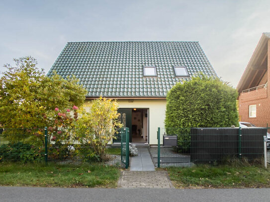 HOMESK - Idyllisches Einfamilienhaus mit großem Garten und überdachter Terrasse in Hennigsdorf