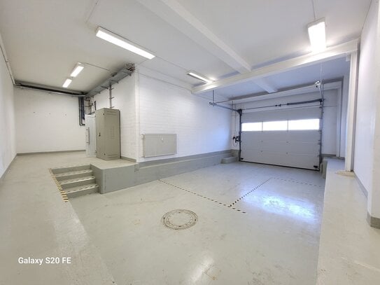 Gewerbehalle_Studio_Werkstatt mit hohem Rolltor + Büro/WC in bester Lage für Werbung - am Bahnhof Müllheim