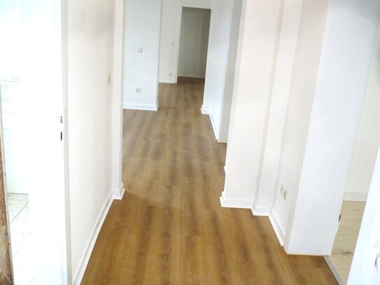 Freisenbruch: san. Altbau, 4 R KDB, 94 m², EG, kompl. renov., neue Wärmepumpe