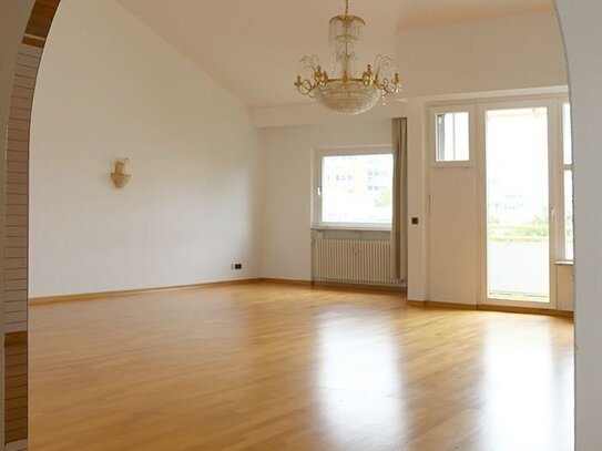 ** Eintreten und sich wohlfühlen ** - Repräsentative 4-Zimmer-Maisonette-Wohnung in München- Arabellapark