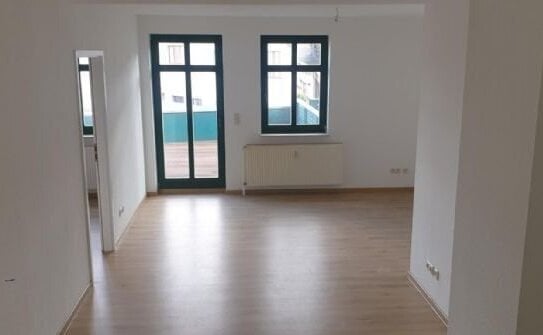 großzügige und helle 2,5-Zimmer-Wohnung mit Balkon im Stadtkern von Waren (Müritz)