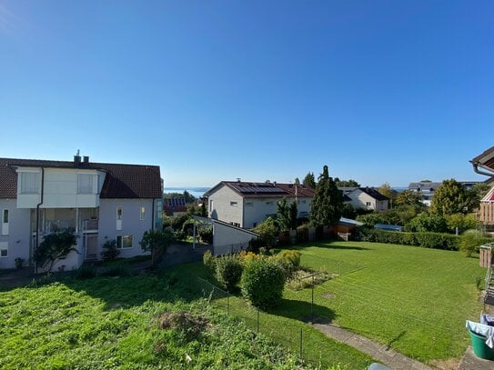 Seesicht - ERSTBEZUG - 4.0 Zimmer mit grossem Balkon und Carport in ruhiger Lage (Effizienshaus 40 EE)