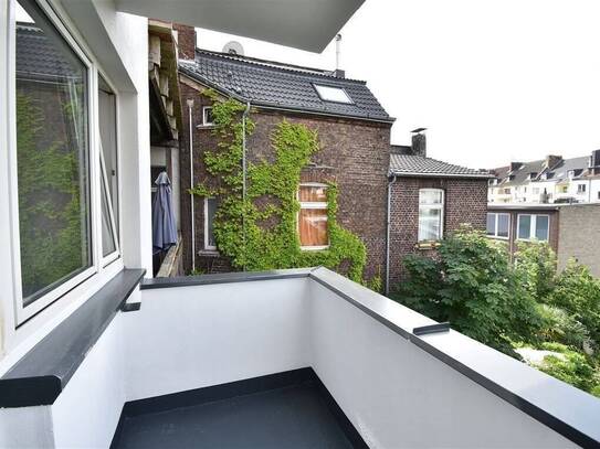 Ideal für Singles! Sanierte 2-Zi-Whg mit Balkon zu vermieten
