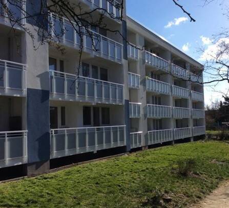 Eschweiler-City! Renovierte 3-Zi.-Whg. mit neuem Bad, neuem Boden und 2 sonnigen Balkonen