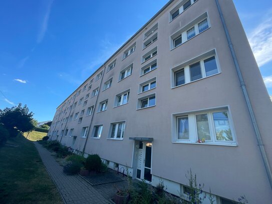 Vermietete 5-Raum-Wohnung mit 2 x Balkon - 2 x Keller & 1 Stellplatz zu verkaufen