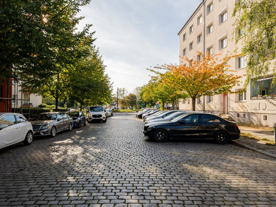 Vollmobliert verkehrsgünstige 2-Zimmer-Hochparterre-Wohnung mit Balkon und EBK in Prenzlauer Berg