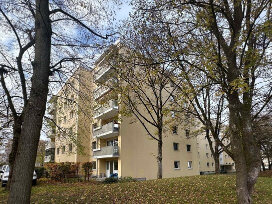 Erstbezug nach Sanierung - Sonnige 3-Zimmer-Wohnung in ruhiger Lage mit Südterrasse