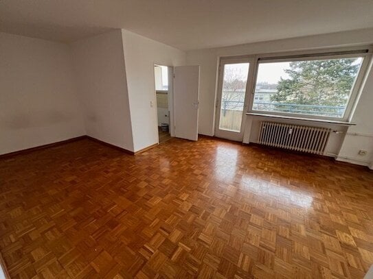 Großzügige und günstige 1 Zimmer Wohnung mit Weitblick - sofort frei!