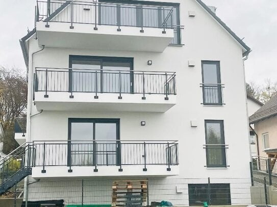 Erdgeschoss Wohnung, ca. 123 m² NFL und großen Gartenanteil. Bezugsfertig!