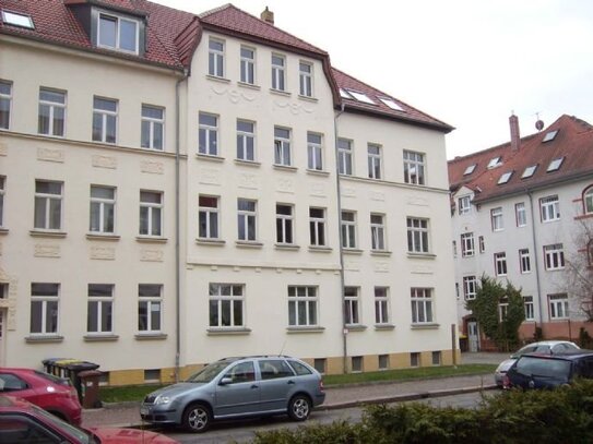 Geräumige Dachgeschosswohnung mit Balkon und Blick ins Grüne