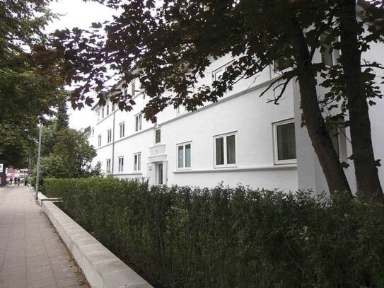 Nimm mich! Sanierte 3- Zimmer- Erdgeschoss- Wohnung mit Balkon, sofort anmietbar!