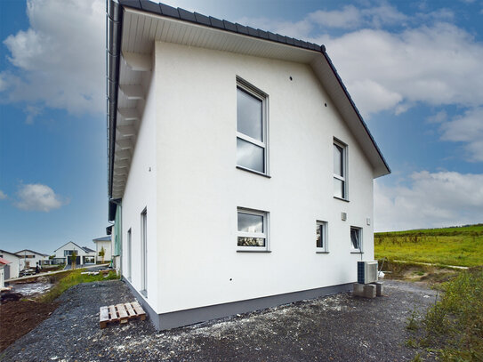 FELDRANDLAGE - 5,5-Zimmer Einfamilienhaus in Feldrandlage mit Blick ins Grüne