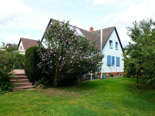 Frankfurt Heddernheim! Freistehendes Haus mit 796m² Grundstück.