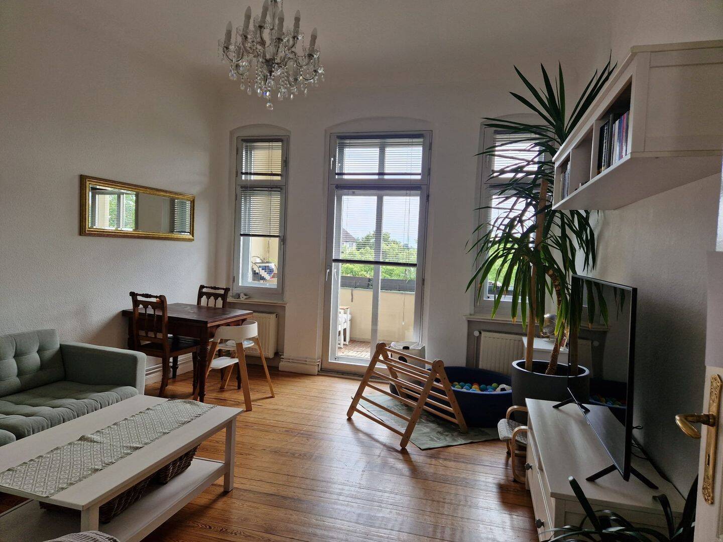 Charmante 3-Raum-Altbauwohnung mit Balkon - Photo 1