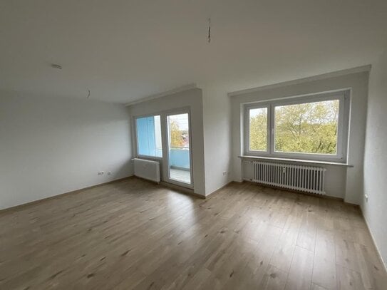 3-Zi.-Wohnung im 4. Obergeschoss mit Aufzug, Balkon und Badewanne in Wilhelmshaven - Nähe City !!!