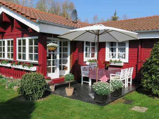 Traumhaftes, skandinavisches Blockbohlen-Holzhaus in idyllischer Lage in Stromberg-Schindeldorf