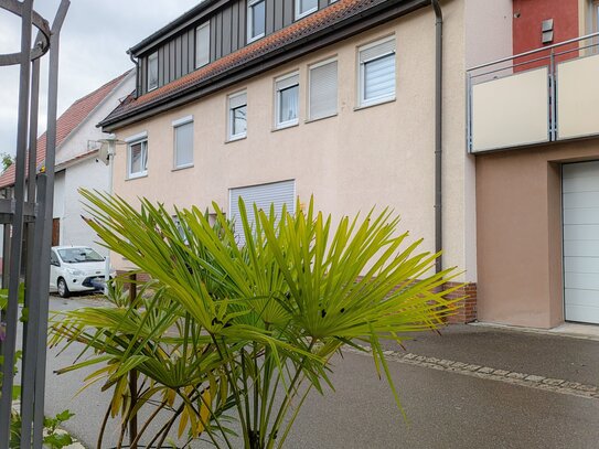 Schöne renovierte 2 Zimmer Wohnung