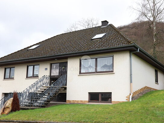 Wasserliesch: Einfamilienhaus mit Einliegerwohnung und großer Garage mit Hebebühne