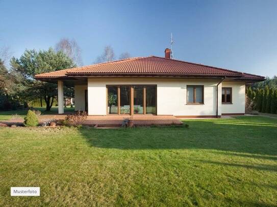 Provisionsfrei - Zwangsversteigerung Einfamilienhaus in 85293 Reichertshausen