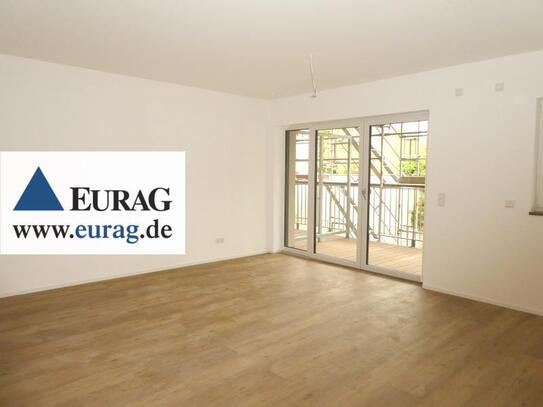 FÜ: Erstbezug! Attraktiv & repräsentativ, 2-Zi-Whg (1.OG) mit EBK, Balkon, Aufzug + TG-Stellplatz