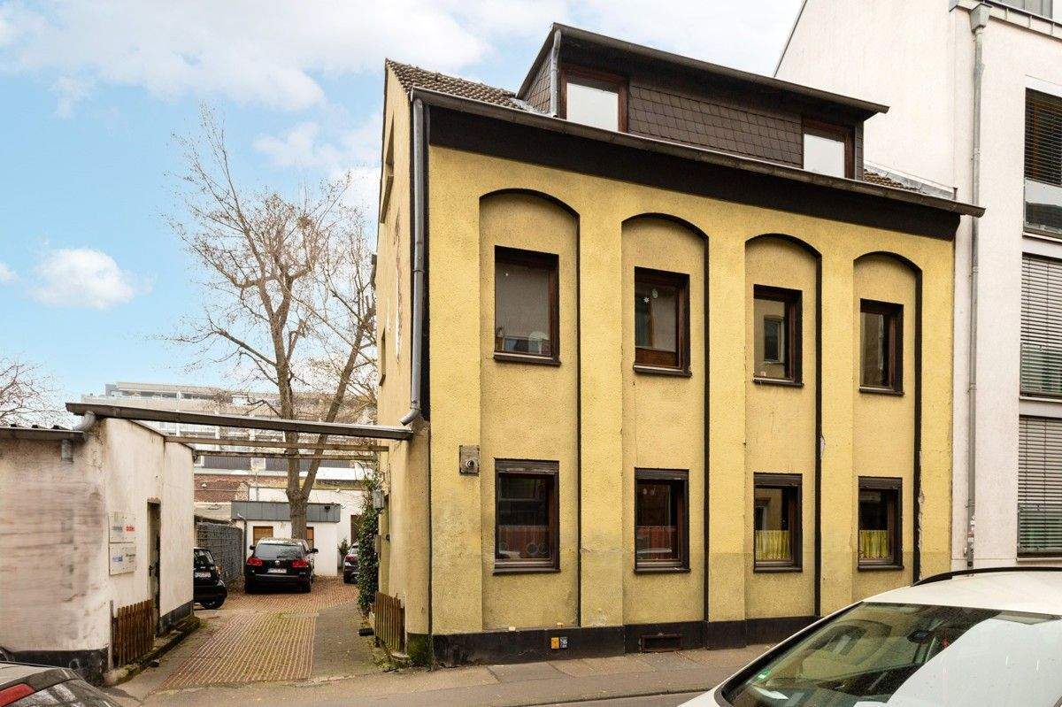 Köln-Sülz: Mitten im Veedel - Einfamilienhaus (nach WEG geteilt) sucht neue Bewohner!