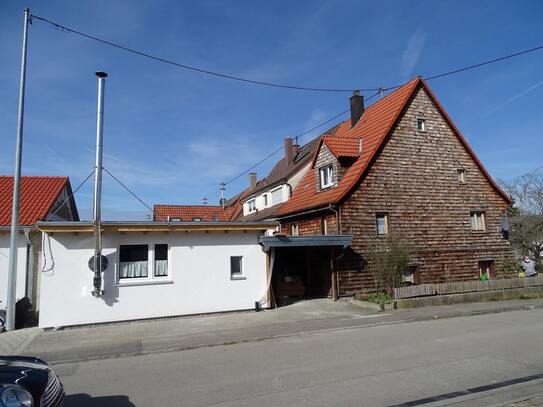 Einfamilienhaus mit neuem Anbau in Tuningen - frei nach Absprache!