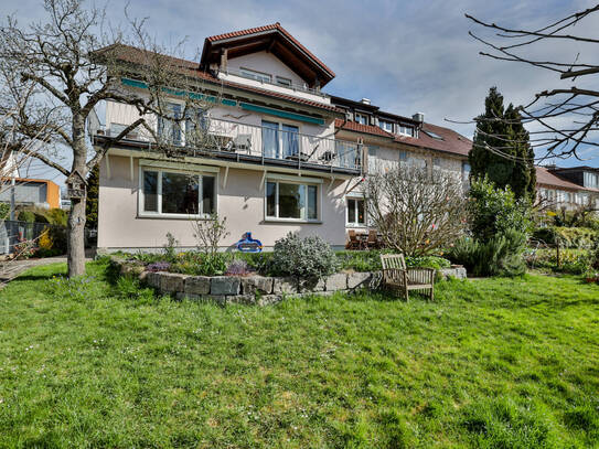 Wohnen & Vermieten vereint: Großzügiges Mehrfamilienhaus mit freier Einheit