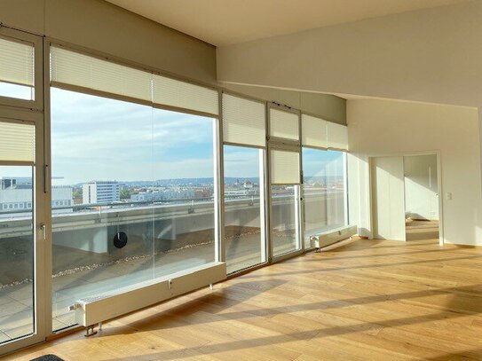 Wunderschöner Ausblick aus Ihrer einzigartigen Penthouse Wohnung - über den Dächern und im Herzen der Stadt!