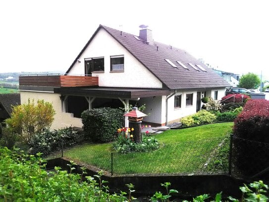 Freistehendes Einfamilienhaus - das perfekte Zuhause für große Familien - mit Garten, Garage und Carpot