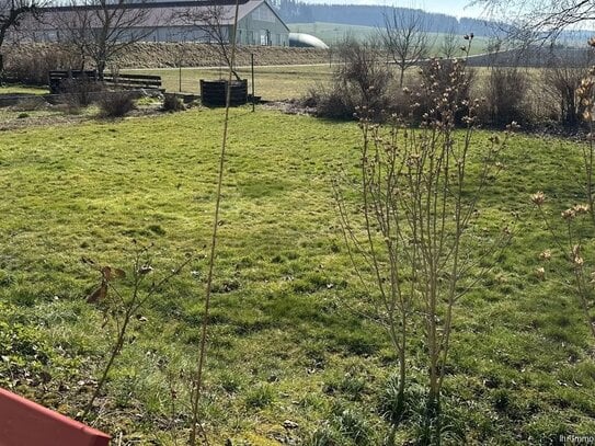 3-Zimmer-Wohnung mit Südbalkon, Garten und Garage