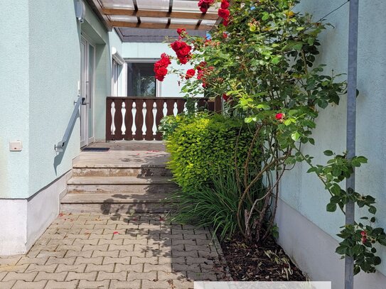 Traumhafte Randlage: Gepflegtes Haus mit 2 Wohnebenen, Garten, Garage, Carport!