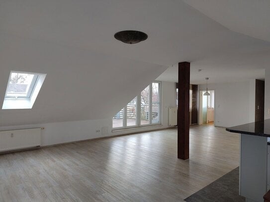 Moderne gepflegte Dachgeschosswohnung mit Dachterasse und Garage am Rechenberg